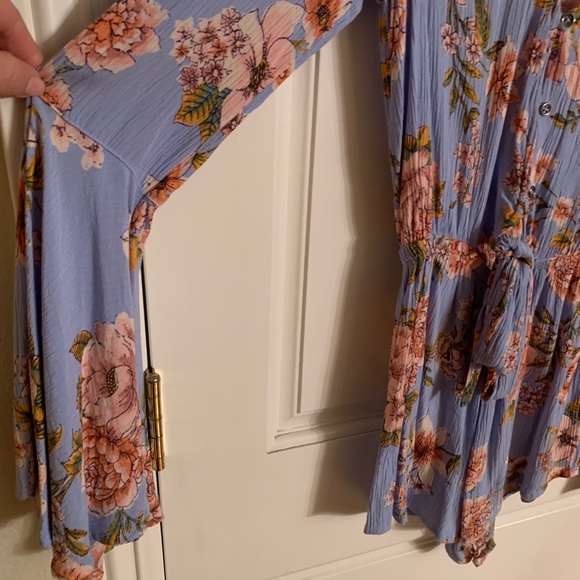 Billabong Floral Print Bell Sleeves Romper Size S - Picture 3 of 4